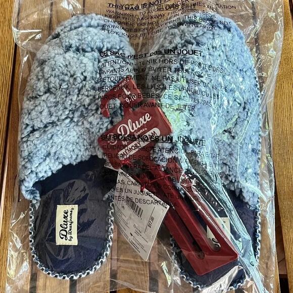 DLUXE by Dearfoams Vera Teddy Scuff Slippers Blue Memory Foam Size L 9-10 UNISEX - Picture 9 of 10